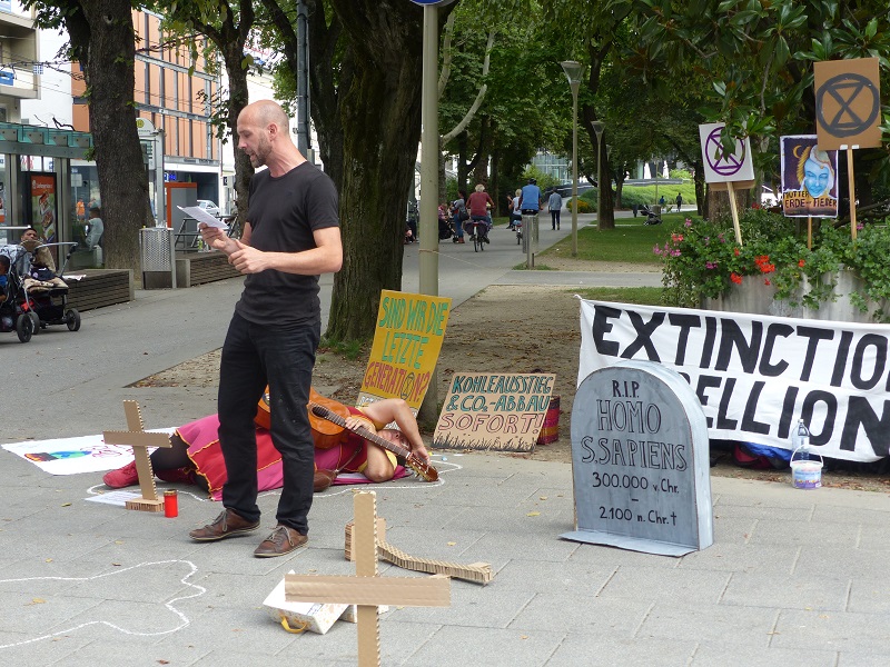 Protestaktion im Volksgarten Linz